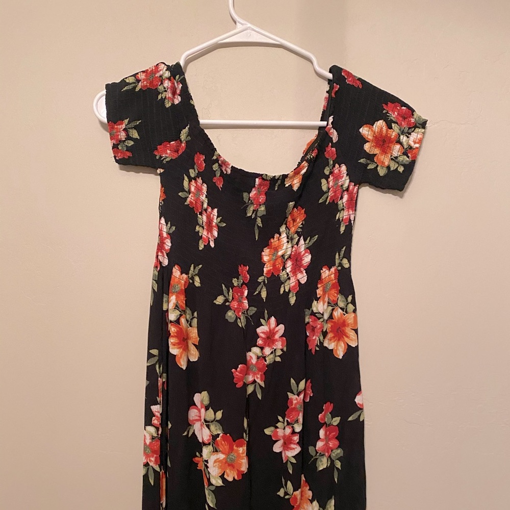 Off the shoulder rose short dress